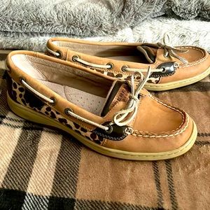 🌞Sperry boat shoes with leopard 🐆